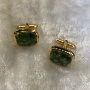 🍀VTG Elegant Gold and Green Cufflinks
